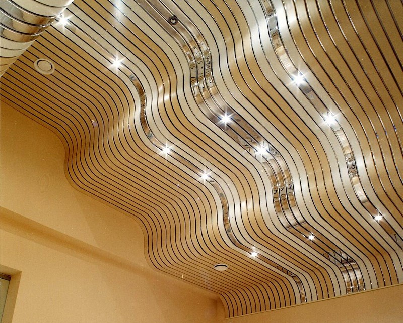 Реечный алюминиевый потолок — стиль и практичность