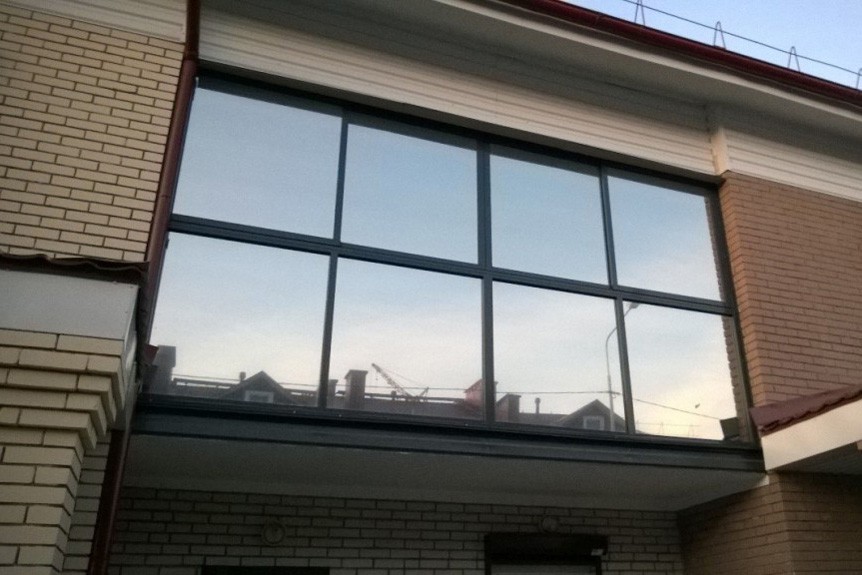 Тонированные стекла на балкон